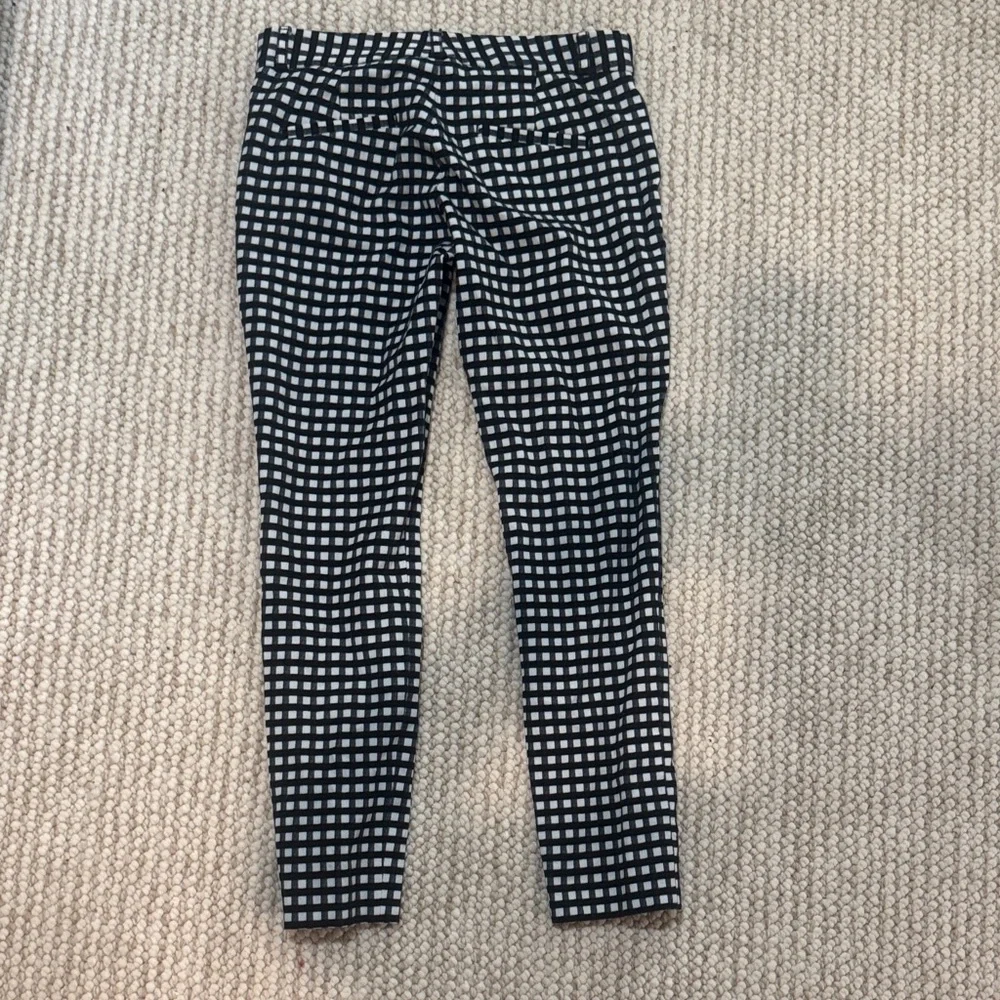Black and White Checked Slim Capris - Picture 3 of 3